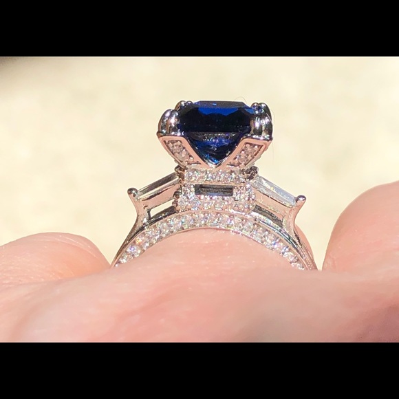 SOLD OUT๐๐6ct 12x10mm Sapphire Eiffel Tower๐ - Picture 4 of 10